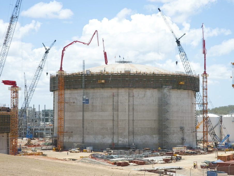 A 900-tonne steel dome has been raised to the top of a liquefied natural gas tank in Queensland for the first time, marking a milestone for the state's gas industry. A 900-tonne steel dome has been raised to the top of a liquefied natural gas tank in Queensland for the first time, marking a milestone for the state's gas industry.